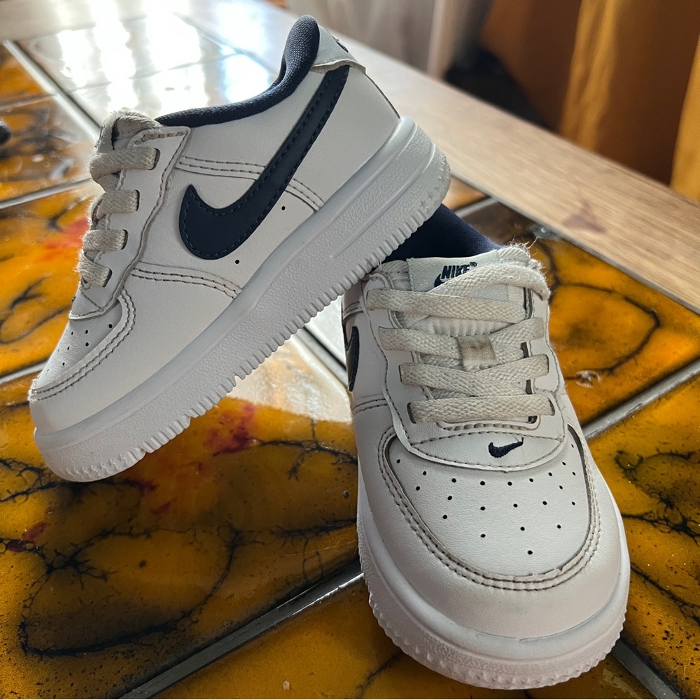 Nike Air Force 1 Low/Easy On Kids White and Navy Sneakers